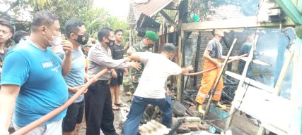 Berkat Pertolongan Warga, Pemilik Rumah di Ngawi Lolos dari Kobaran Api