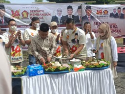 Bupati Gresik Hadiri HUT Partai Gerindra, Ketua DPC Dokter Alif Tekankan Persatuan