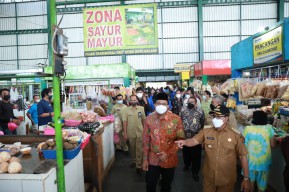 Bupati Muhdlor Mulai Tata Pasar Rakyat, Pengelolaan Akan Diserahkan BUMDes