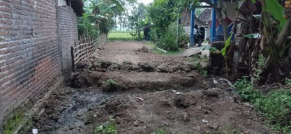Akses Jalan Dua Warga Kartoharjo Magetan Dijadikan Selokan Tetangganya