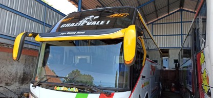 Melihat Garasi Bus Jaya Abadi Ponorogo yang Bernuansa Legenda Moto GP