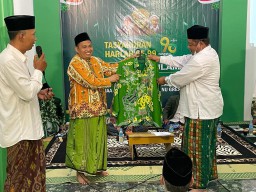 Momen Harlah NU ke-99, PCNU Gresik Launching Batik Damar NU