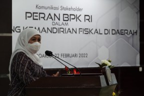 Khofifah Tekankan Pemda di Jatim Optimalkan PAD