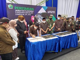 Bangun Jembatan Tunggul Mas dan Tiga SMPN Mewujudkan Aspirasi Warga