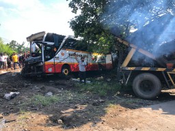 Kecelakaan Maut Rombongan Bus Pariwisata vs Kereta Api di Tulungagung, 4 Orang Meninggal
