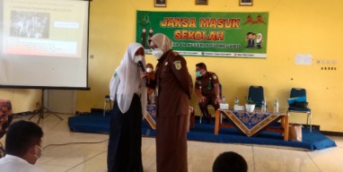 Siswa di Bojonegoro Dapat Ilmu Hukum dari Kejari