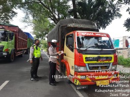 Operasi Kendaraan di Jombang, Petugas Dapati Kelebihan Muatan 200 Persen