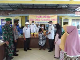 Pemkab Gresik Bagikan Minyak Goreng Murah Kepada Warganya