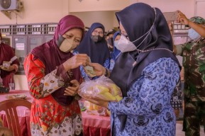 Pemkab Gresik Gelar Operasi Pasar Minyak Goreng Murah di Kecamatan Benjeng