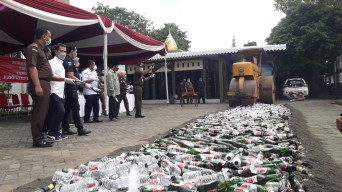 Hindari Penyalahgunaan, Kejari Tulungagung Musnahkan Ribuan Barang Bukti Kejahatan