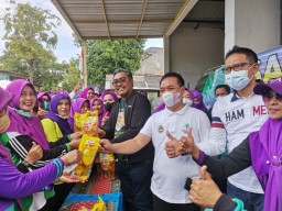 Solidkan Kader, PKB Launching Senam PB dan Pasar Murah Minyak Goreng di Gresik
