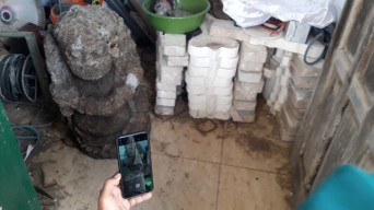 Pekerja Proyek Pembangunan Masjid di Tulungagung Temukan Arca Dwarapala Tengkurap