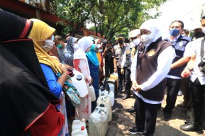 Khofifah Minta Kepala Daerah Terus Gelar Operasi Minyak Goreng