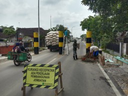 Perhatian, Kendaraan Besar Tak Boleh Melintas Jembatan Terusan Bojonegoro Tuban