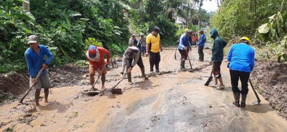 Sempat Terisolasi Akibat Tanah Longsor, Akses Jalan Raya Desa Tugu - Nyawangan Tulungagung Kembali Bisa Dibuka