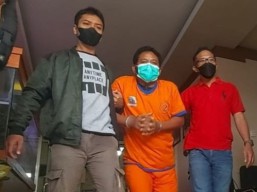 Kapok! Beraninya Sama Emak-emak, Jambret Surabaya Ditembak Polisi di Mojosari