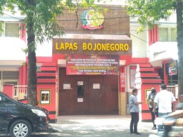 Berkah Hari Raya Nyepi, Seorang Penghuni Lapas Bojonegoro Dapat Remisi Satu Bulan