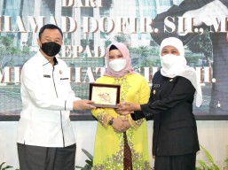 Ini Pesan Khofifah untuk Kajati Jatim Mia Amiati