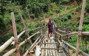 Warga Ponorogo Swadaya Bangun Jembatan Bambu, Kondisi Memprihatinkan