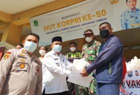 Bonus Sembako Plus Minyak Goreng, Warga Prigen Antusias Ikuti Vaksinasi Covid