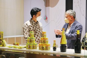 Kembangkan UMKM, Wagub Emil Gandeng OJK Detailkan Program Pembiayaan Fintech