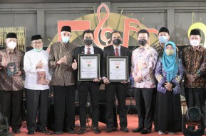 Ansambel 30 Jenis Alat Musik dari SD Mumtaz Pecahkan Rekor MURI, Wagub Emil Kagum