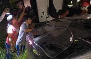 Mobil Warga Kembangan Gresik Tertabrak KA di Perlintasan Tanpa Palang Pintu Pucuk Lamongan