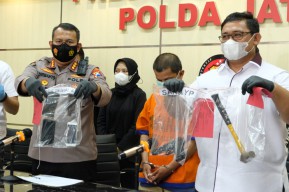 Polda Jatim Ungkap Kasus Pembunuhan di Pasuruan, Motifnya Cemburu Karena Anak Tiri Punya Pacar