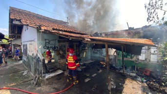 ODGJ Mainan Api di Dalam Rumah, 5 Unit Sepeda Motor Habis Terbakar
