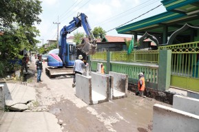 Gus Muhdlor Kebut Proyek Betonisasi di Sejumlah Ruas Jalan Kabupaten