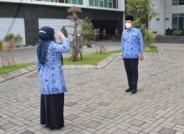 Jelang Hari Kartini, Staff Perempuan di Pemkab Lamongan Jadi Petugas Apel