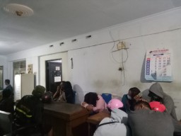 Berduaan di Kamar, 7 Pasangan Diduga Mesum Ini Terjaring di Hotel Jombang