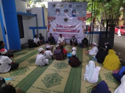 Ramadan Berbagi, PWI Gresik Berikan Santunan Yatim Piatu dan Abang Becak