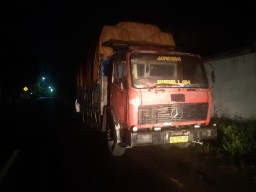 Melaju di Kegelapan, Pengendara Motor Asal Madiun Meninggal di Lokasi