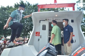 Pemkab Gresik Dapat Hibah Ambulans Laut Untuk Layani Warga Bawean