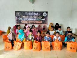 Alumni Ponpes Attanwir 1996 Salurkan Bantuan kepada 295 Anak Yatim