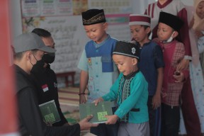 Dompet Dhuafa Jatim Berbagi Kebahagiaan Bersama Penyintas Semeru