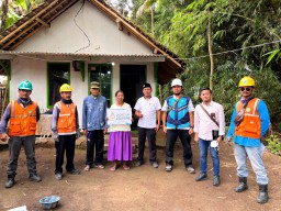 Alhamdulillah, Donasi Pegawai PLN Hadirkan Listrik untuk Masyarakat Kurang Mampu