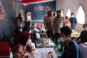 Komjen Agung Budi Pantau Pos Yan Lebaran di Gresik