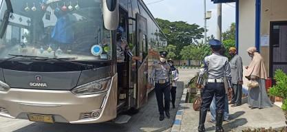 Pengecekan Kendaraan di Terminal Seloaji Ponorogo, Petugas Temukan Penyimpangan Trayek