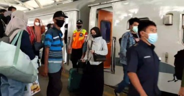 Stasiun Kereta Api Bojonegoro Banjir Pemudik