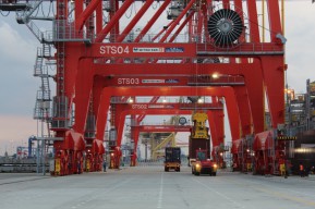 Layanan Peti Kemas di Seluruh Terminal Tetap Berjalan