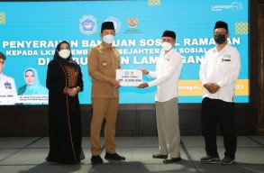 Baznas Lamongan Serahkan Bantuan Sosial ke 39 Lembaga Kesejahteraan Anak