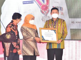 Yes.... Bupati Lamongan Raih Penghargaan Pembangunan Daerah Terbaik