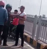 Viral Pria Diduga Maling Motor Loncat dari Jembatan Suramadu