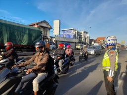 Hingga H+3, Situasi Lalu Lintas Pantura Gresik Terpantau Padat Lancar