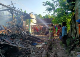 Lupa Matikan Rice Cooker, Dua Rumah di Baureno Bojonegoro Ludes Terbakar
