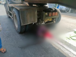 Naik Sepeda Angin, Pria Paruh Baya di Gresik Ini Tewas Terlindas Truk Trailer di Manyar