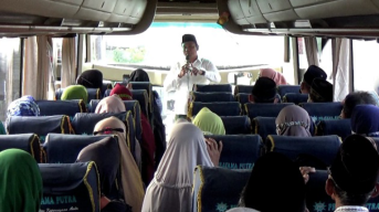 Wabup Subandi Berangkatkan Jemaah Ziarah Wali Asal Sedati, Bulan Depan Giliran Kecamatan Lain