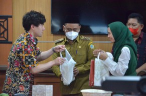 Pemkab Gresik Kenalkan Produk UMKM Unggulan ke Pengusaha Jepang